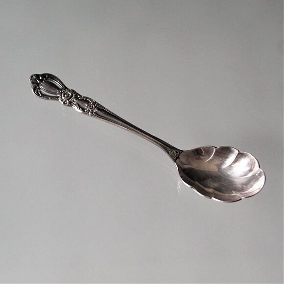 1847 Rogers Bros GRAND HERITAGE International Silverplate 1968 Sugar Spoon - Picture 9 of 9